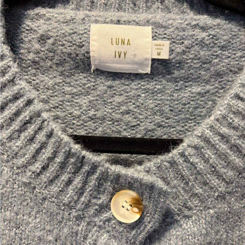 Medium Luna Ivy Blue Crop Cardigan with Teddy Bear Design - Picture 3 of 4
